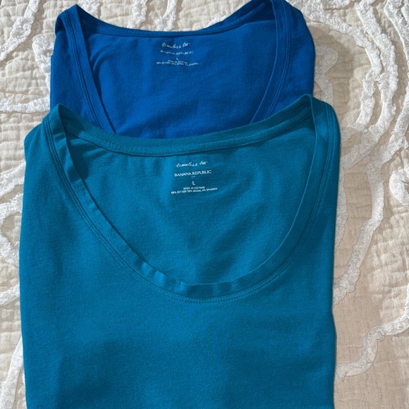 Banana Republic Timeless Tees set of 2 - Picture 10 of 10